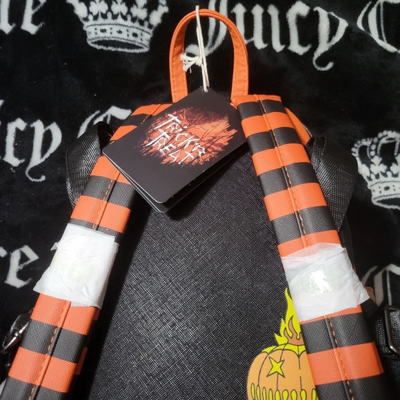 Loungefly Trick-r-treat Sam Pumpkin Backpack main image 5